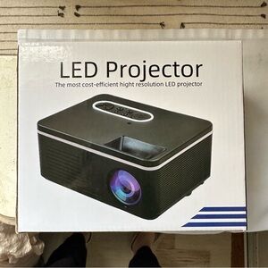 Mini portable LED/LCD projector 1080 P Brand new in box with everything